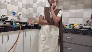 देसी कॉलेज लड़की अपने सौतेले भाई के साथ जंगली मज़े करती हुई हिंदी ऑडियो