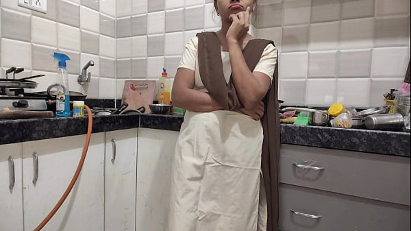 देसी कॉलेज लड़की अपने सौतेले भाई के साथ जंगली मज़े करती हुई हिंदी ऑडियो
