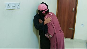 Desi Bhabhi Masak Di Dapur, Bikin Video Panas Yang Bikin Nafsu