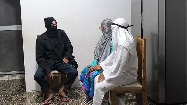 Pasangan Selingkuh Arab Minta Nasihat Ke Pendeta, Malah Berakhir Mesra Di Depannya! Adegan Panas Arab Latin.