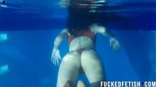 Helen Star Pake Baju Renang Seksi, Malem-malem Di Kolam Renang, Napasnya Berat Pengen Digituin.