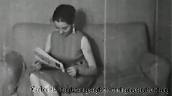 Gelapnya Malam, Surat-surat Mesra Dari Ibu Tiri Yang Menggoda