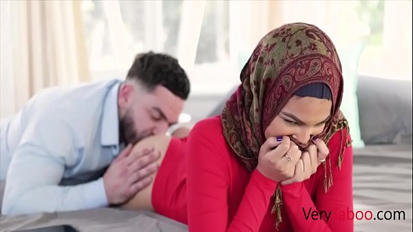 Maya Farrell: Adik Tiriku Yang Masih Perawan Berkerudung Digoyang Hingga Tunduk