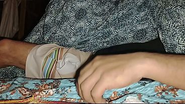 Malam Ini, Istri Bapakku Yang Seksi Bikin Aku Puas Banget—jari-jari Masuk Ke Dalam, Sampai Cairan Manisnya Keluar Semua.