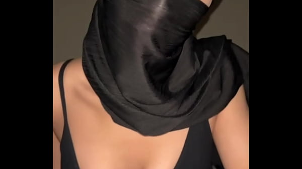 Goyangin Hijab, Tete Montok Arab Muslim Bikin Misteri