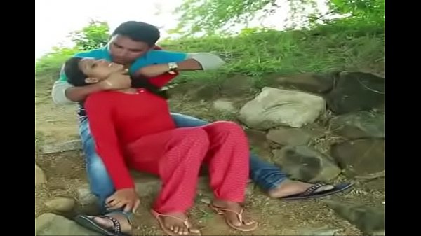 Desi Nafsu Ciuman Panas Dan Remas Payudara Penuh Gairah