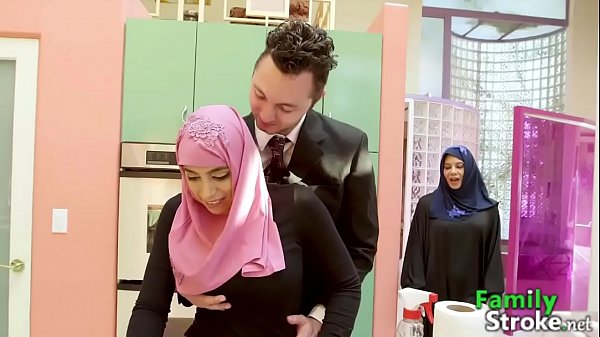 Sensasi Panas: Arab Tiri Menggoda Dengan Kontak Terlarang