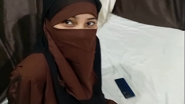 Hijab Terangkat, Si Kakak Muslim Yang Seksi Digenjot Habis-habisan Sama Adik Tiri Di Atas Ranjang.