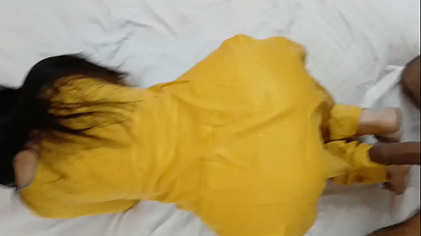 Bokep India Tante Montok Goyang Sange Sambil Doggy Style, Kontol Ngebut Masuk Dalem