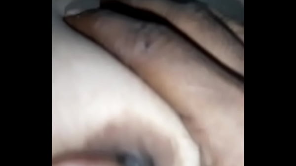 Hiru Si Bhabhi, Goyangannya Bikin Ngilu, Pengen Digebukin Terus.