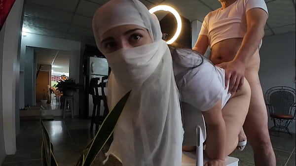 Ibu-ibu Hijab Digenjot Keras, Kontolnya Mancing Ke Dalem Lubang Pantat.