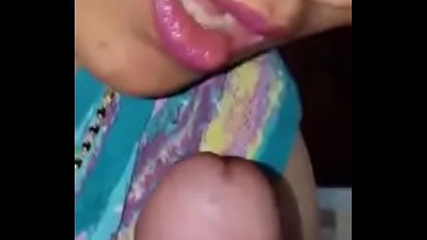 Malam Buta, Kontol Suami Ngebul Di Mulut, Suara Desahan Desi Bikin Makin Basah.