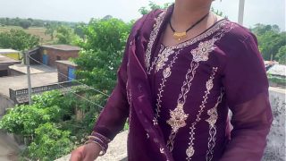 Bhojpuri Desi Bhabhi Kas Se Pyaar Se Apni Chut Aur Jism Ka Maza Diya, Hindi Audio Mein