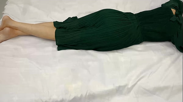 18 Tahun, Adik Tiri Sendirian Di Kamar, Malam Itu Aku Masuk Dan Ngewe Memeknya Sampai Meraung.