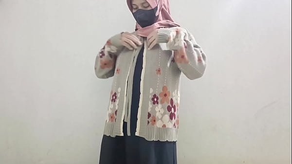 Gadis Berhijab Main Timun Sampai Basah.