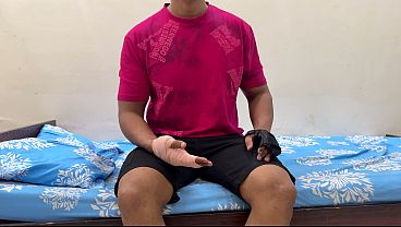Ibu Tiri Bantu Anak Tiri Yang Luka, Malah Godain Dia. Akhirnya Hisap Kontolnya, Sebelum Digenjot Keras.