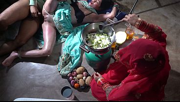 Ibu Tiri Di Dapur, Bodi Montok Siap Digoyang, Masakan Pedas Bikin Makin Panas.