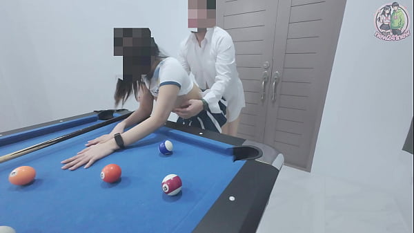 Cewek Thailand Manjat Meja Bilyar… Langsung Digenjot Sampe Meraung-raung!
