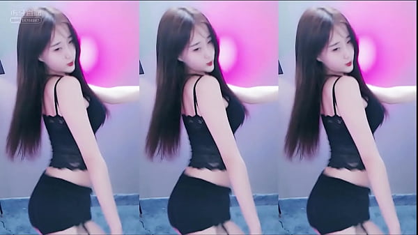 Cewek China Goyang-goyang Di Tangga Pake Baju Renda Hitam, Bikin Makin Erotis Dan Bikin Ngiler.
