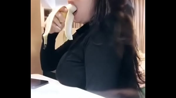 Monica Adhea, Model Indo Goyang Lidah Bikin Makin Panas, Bibir Basah Ngentot Mulut Penuh Nafsu.