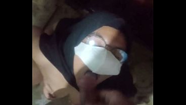 Cewek Indo Ngewe Di Kamar Mandi Sambil Nenggak Air Seni