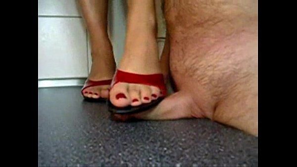 Bhabhi India Yang Seksi Injak-injak Kontol Si Devar Sampai Meraung Kesakitan