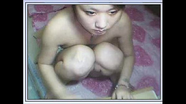 Gadis Cina Mungil Ngebuka Kaki Di Depan Kamera, Bikin Ngaceng Abis.