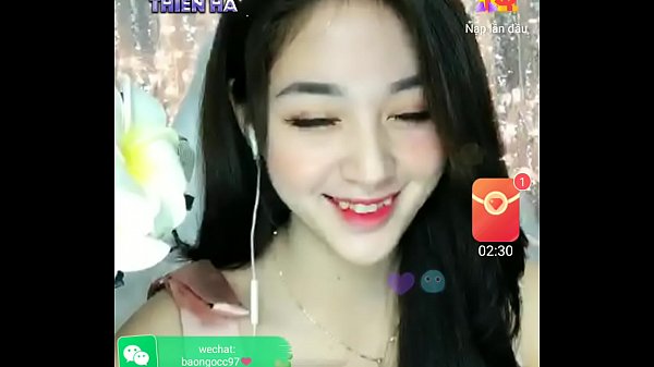 Tonton Langsung Cewek Asia Goyang-goyang Di Uplive