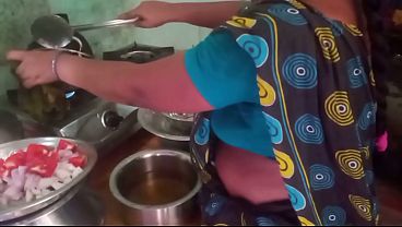 Ibu Rumah Tangga India Lagi Masak Sambil Main Seks Sama Pacar.