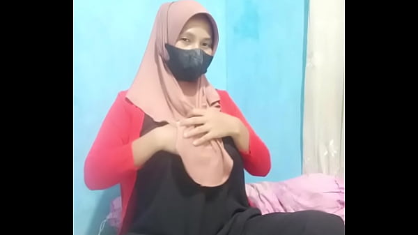 Gadis Hijab Crot Pakai Dildo, Ngeces Sampai Muncrat Keluar Semua