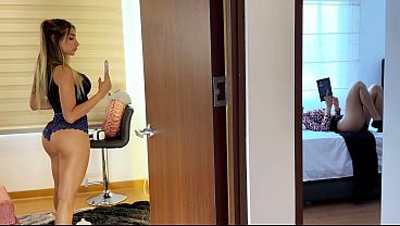 Ibu Mertua Seksi Ketahuan Colmek Sambil Dengerin Erangan Dari Kamar Sebelah!