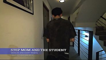 Ibu Tiri Lagi Ngajarin Muridnya Yang Masih Anget-angetnya, Sambil Main-main Di Ranjang.