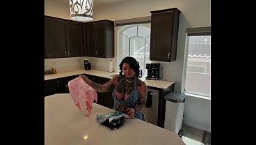 Tiri Cowok Kasih Hadiah Aneh Ke Tiri Ceweknya / Kumpulan Video Hot