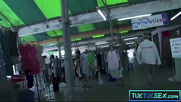 Lidah Ditindik, Si Thai Milf Mungil Digilir Dua Bule