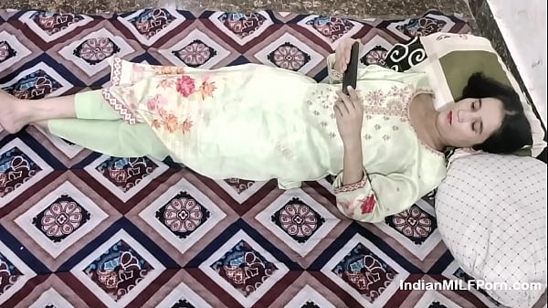 Cewek India Nonton Bokep Di Hp, Dijepit Keras Sama Kakak Tiri, Suara Hindi Bikin Makin Erotis