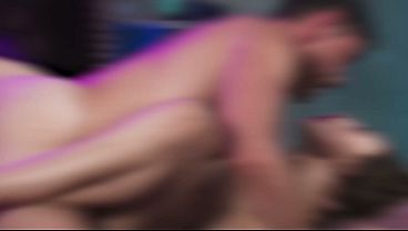 Deh Mobil – Cewek Rusia Coklat Seksi Pakai Stoking Nikmatin Kontol Gede Di Semua Posisi Erotis