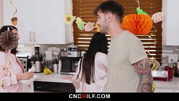 Ibu Tiri Marica Yang Seksi, Sekarang Tahu Tradisi Bebas Pakai Keluarga, Siap Digarap Kapan Aja.