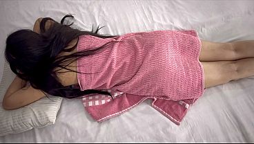 Nri Cewek Pantatnya Dipijit Pelayan, Terus Kontolnya Nembus Memek Montok.