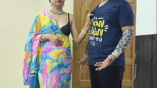 Ibu Tiri India Montok Besar Bantu Anak Tiri Berhenti Merokok Sambil Kasih Kenikmatan Seks Di Kamar.