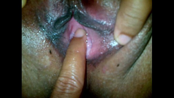 Mami Indo Montok, Pantat Gede, Memek Basah Kena Colok Empat Jari, Digenjot Keras Sampe Meraung.