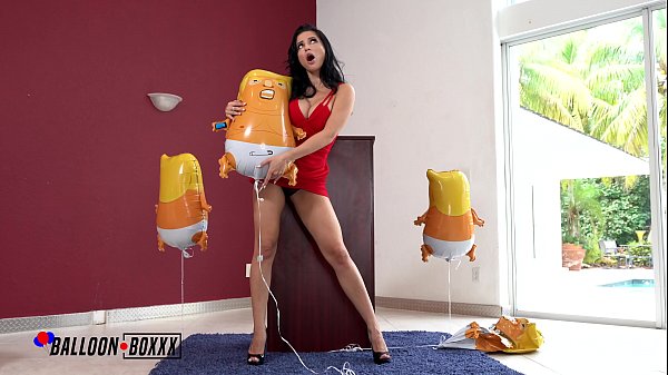Ngentot Liar: Crystal Rush, Mami Rusia, Nungging Di Atas Balon Trump