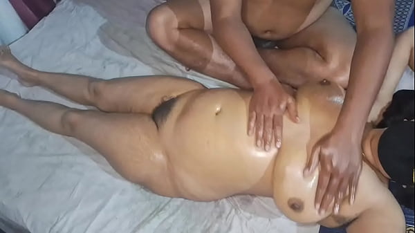 Desi Indian Hot Bhabhi Nude Massage Penuh Sensasi Erotis