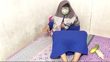 Cewek Hijab Indonesia Lagi Sibuk Colmek Sampe Basah.