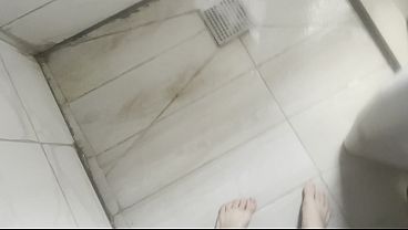 Aku Nemu Alat Kontol Di Kamar Ibu Tiri Arabku, Terus Kusuruh Dia Nyobain Kontol Asli Yang Gede.