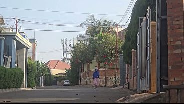 Mampus, Ibu Arab Itu Colmek Di Pinggir Jalan Dekat Rumah, Bejad Banget!