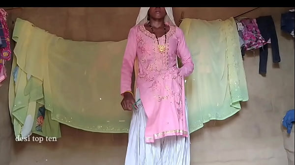 मेरी सेक्सी बीवी को जबरदस्त चाटने के बाद मोटे लंड से चोदा, देसी चूत की गर्म रसीली सेक्सी वीडियो