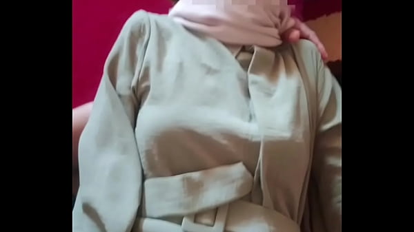 Saudari Tiri Berhijab Digebukin Pas Momen Lebaran, Crot Di Mana-mana