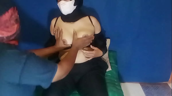 Mainin Memek Satpam Cewek Horny Pake Alat Bantu Sampe Muncrat Deres Jago Jilmek